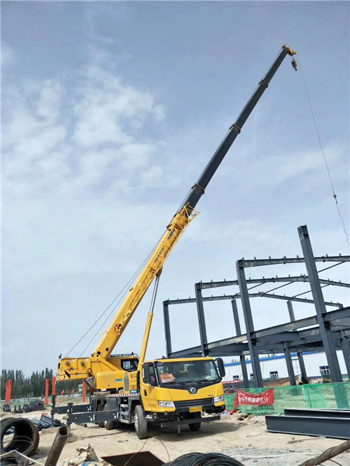 金牛区超高层建筑钢结构吊装案例